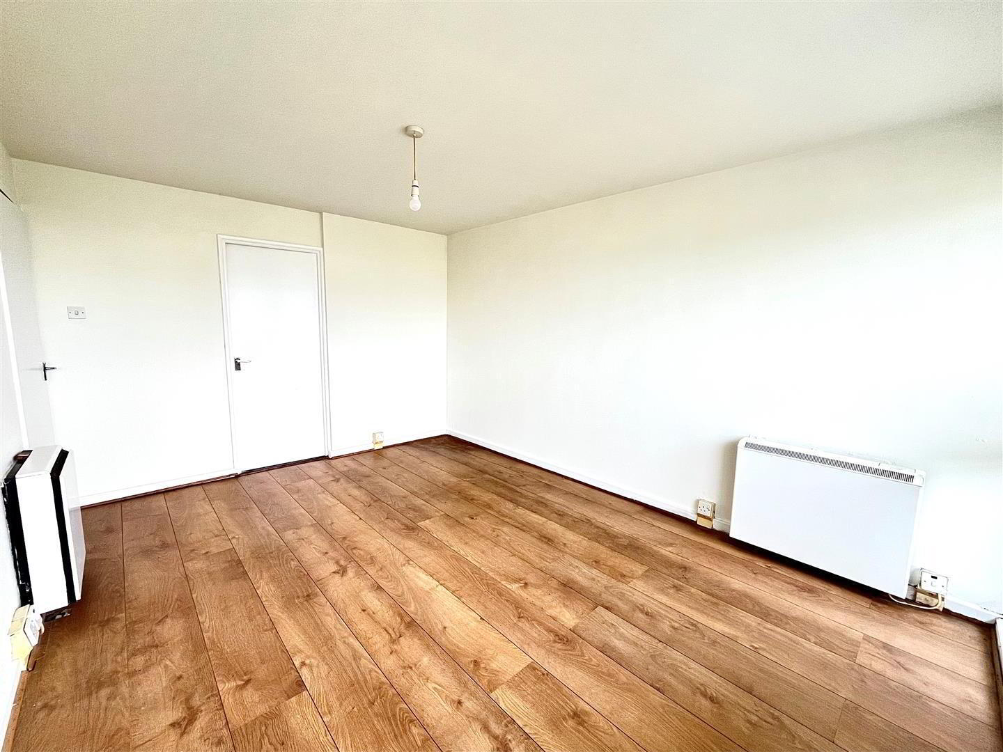 Flat 11b Woodland House, Woodland Drive 4 of 13