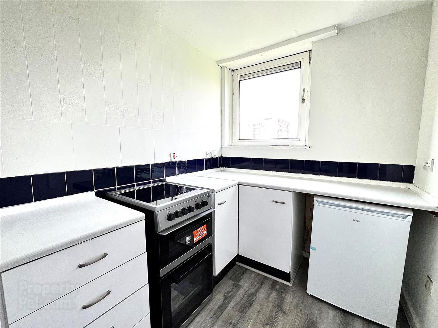 Flat 11b Woodland House, Woodland Drive 7 of 13