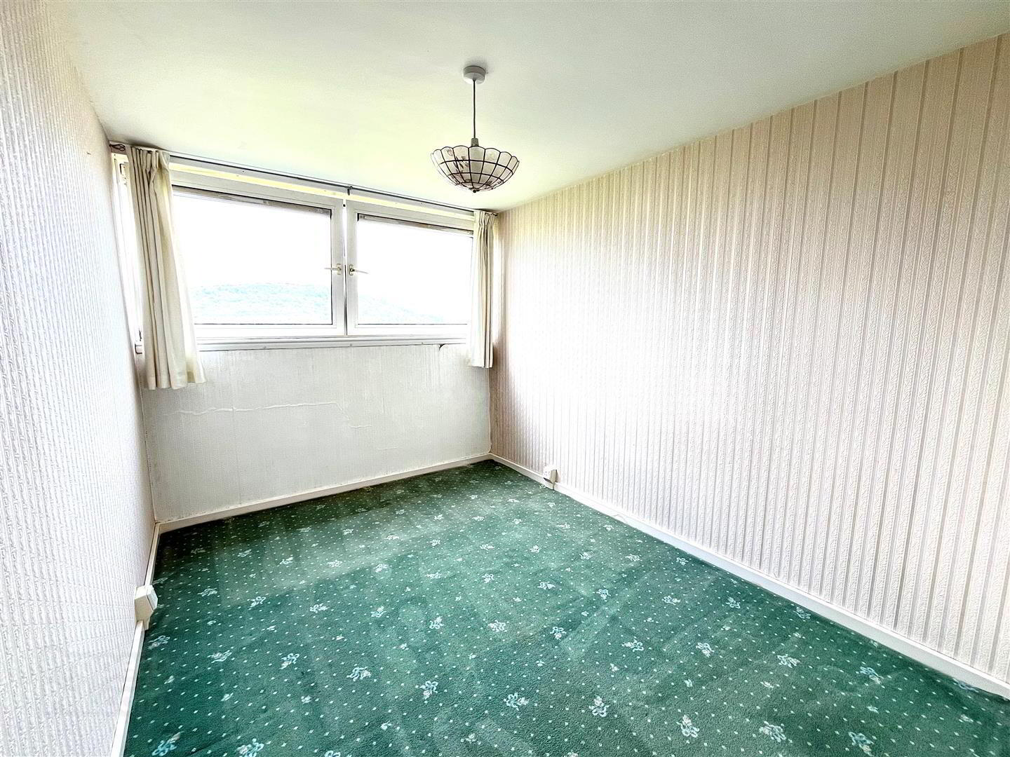 Flat 11b Woodland House, Woodland Drive 8 of 13