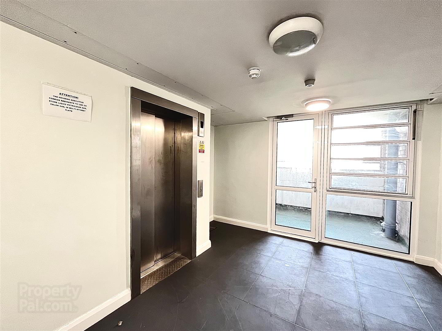 Flat 11b Woodland House, Woodland Drive 12 of 13