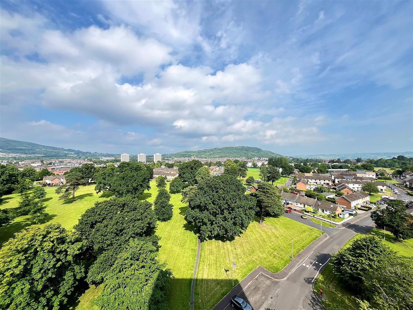 Flat 11b Woodland House, Woodland Drive 11 of 13