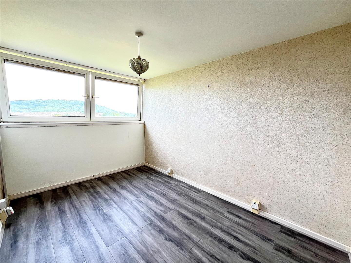 Flat 11b Woodland House, Woodland Drive 10 of 13