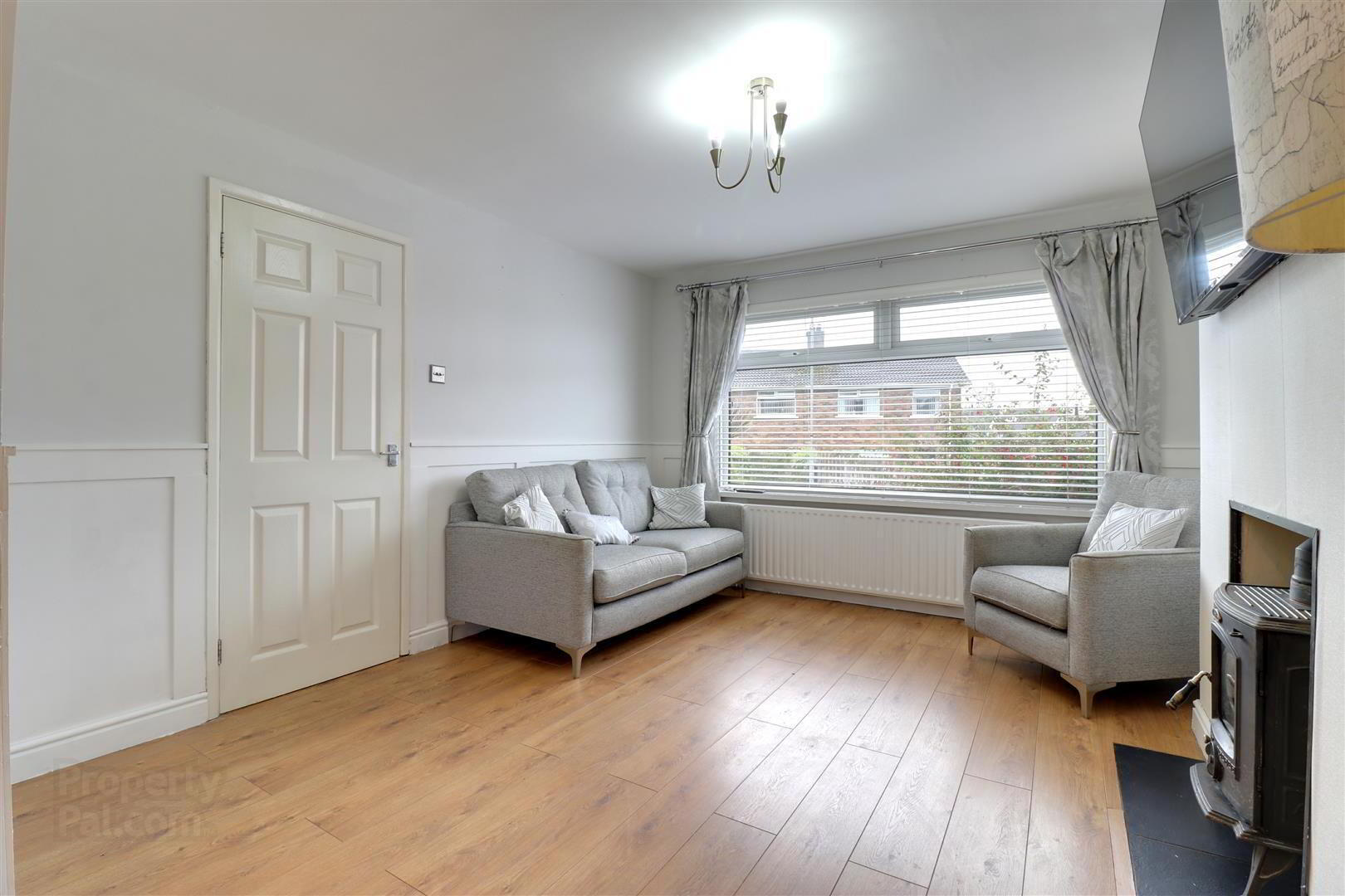 1a Beverley Crescent 4 of 18