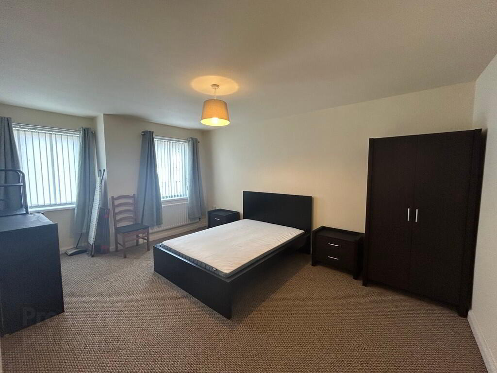 Apt 4, Shandon Manor 6 of 9