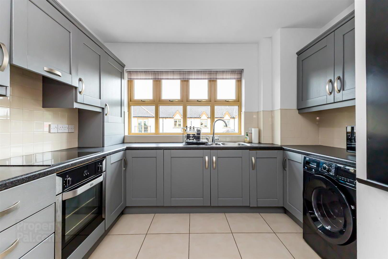 15 Woodrow Gardens 4 of 12