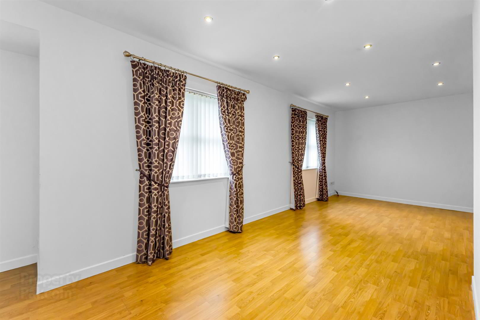 15 Woodrow Gardens 3 of 12