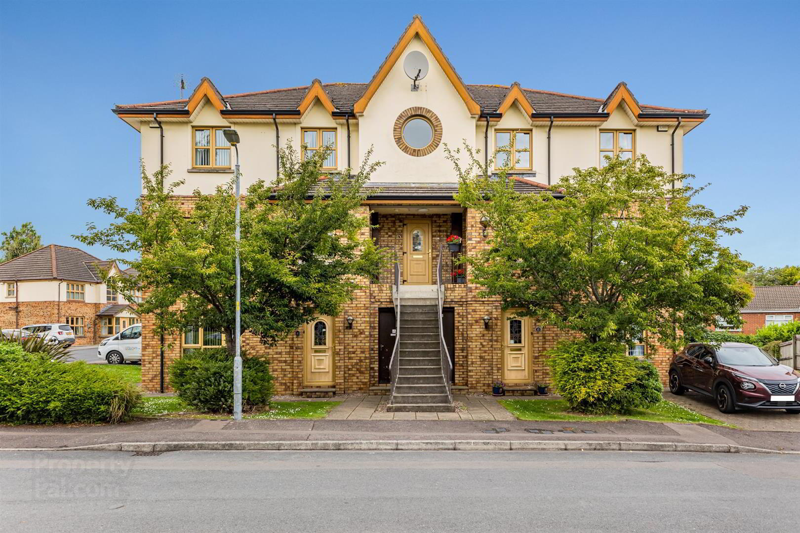 15 Woodrow Gardens 1 of 12
