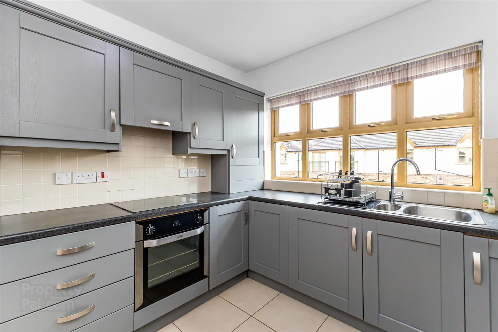 15 Woodrow Gardens 5 of 12