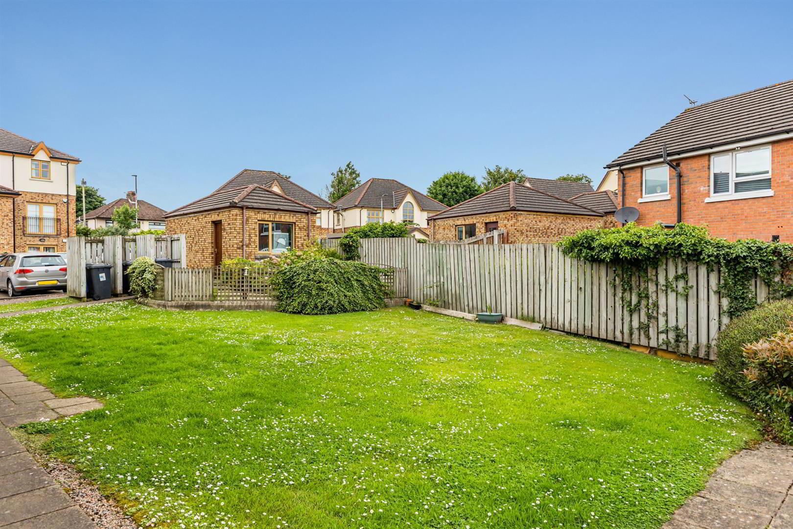 15 Woodrow Gardens 11 of 12