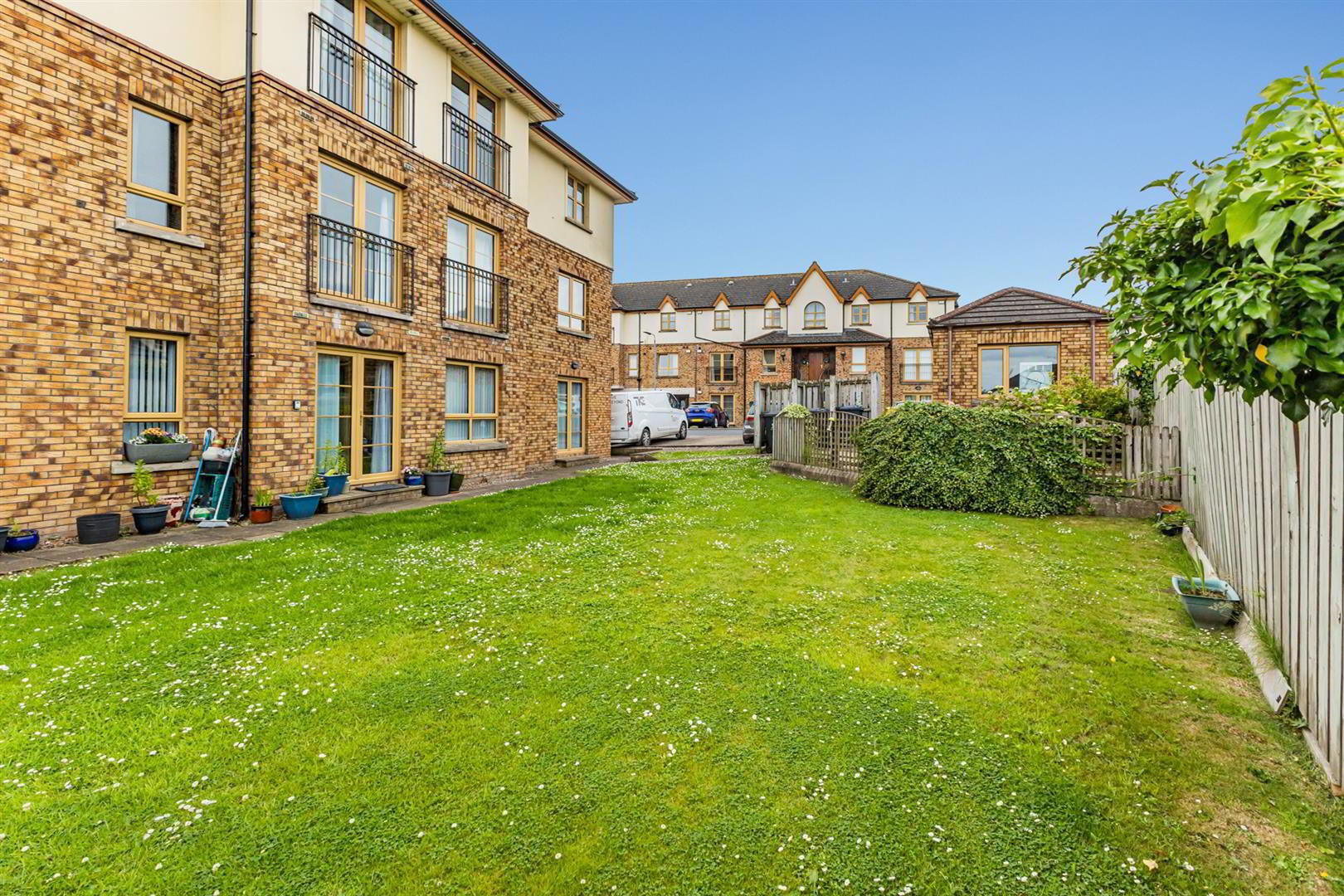 15 Woodrow Gardens 12 of 12