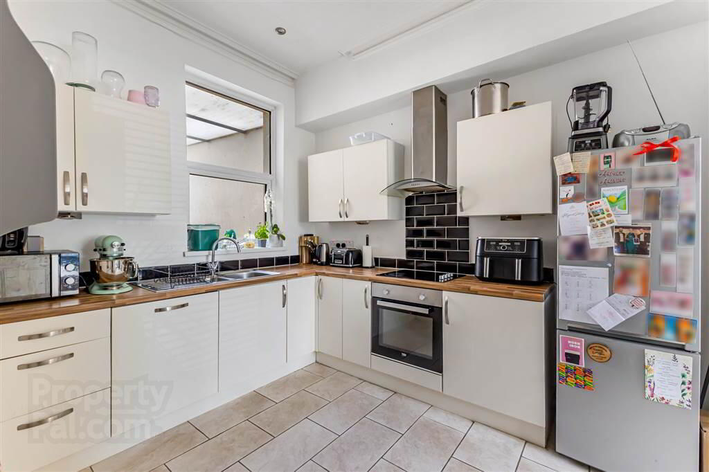 108 Dufferin Avenue 10 of 28
