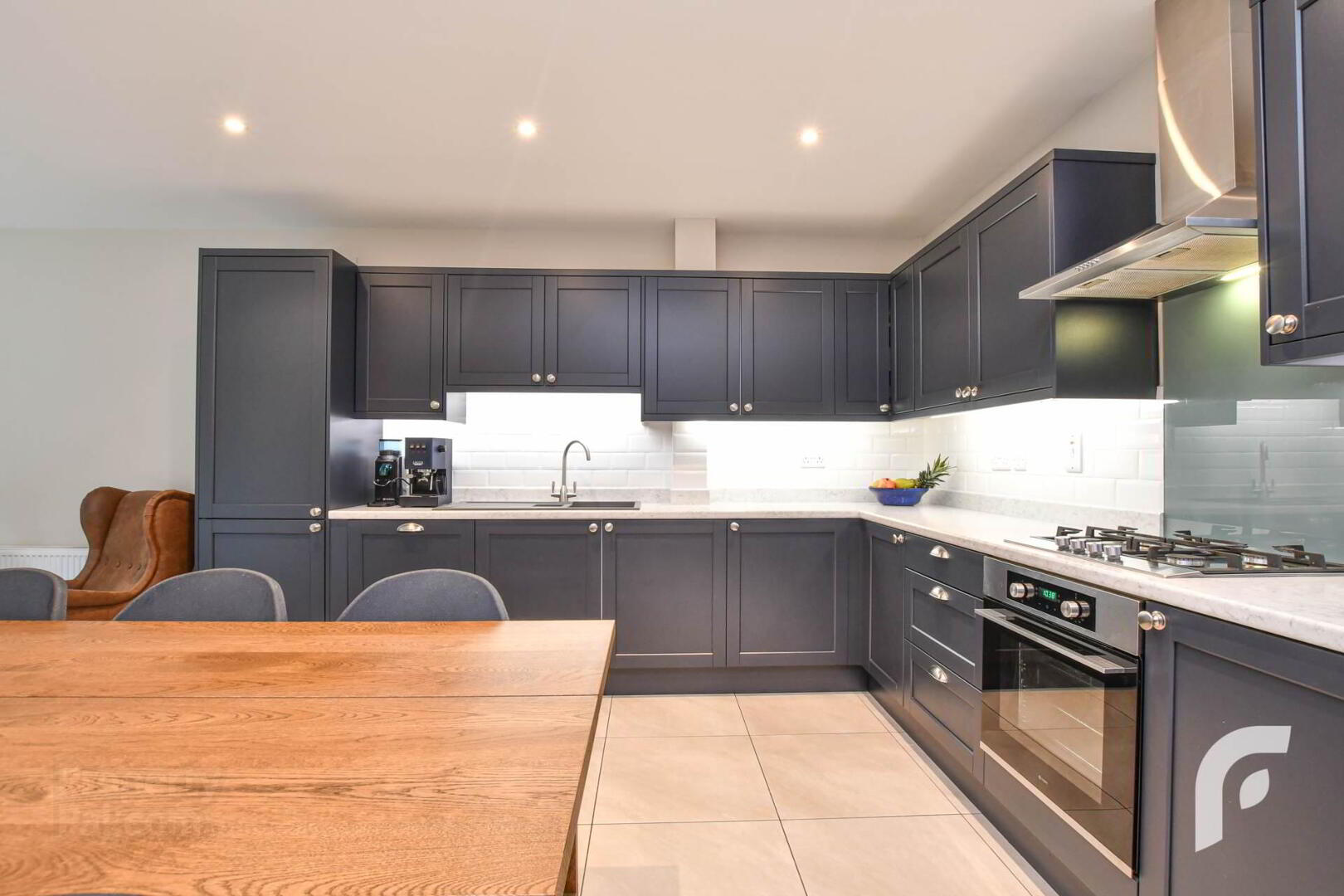9 Oakfield Park 16 of 43