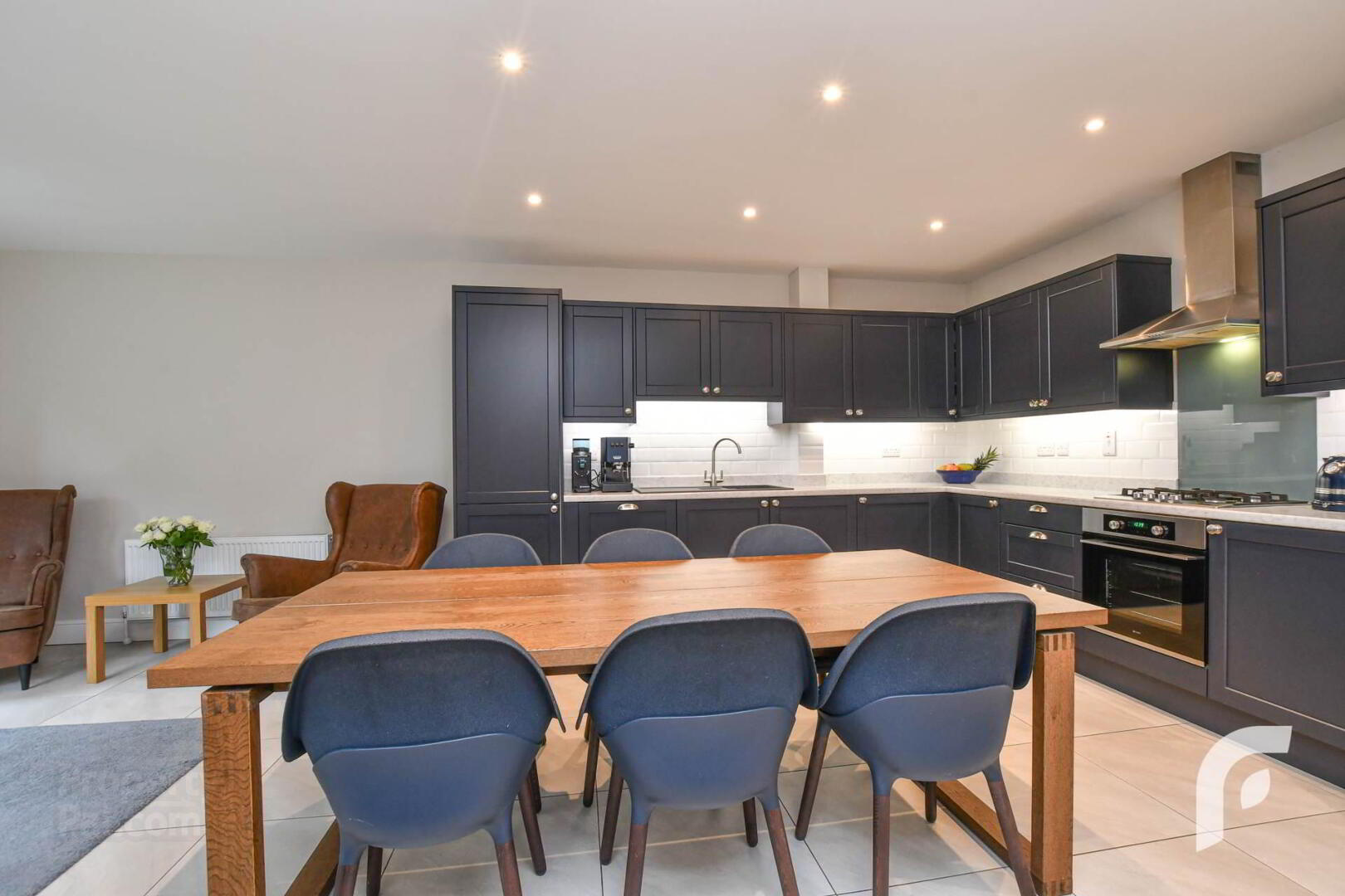 9 Oakfield Park 18 of 43