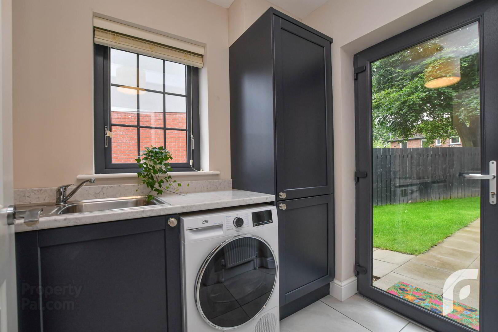 9 Oakfield Park 22 of 43