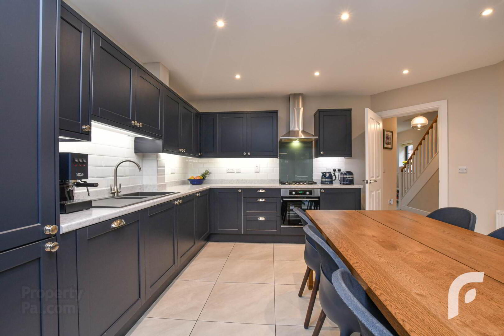9 Oakfield Park 17 of 43