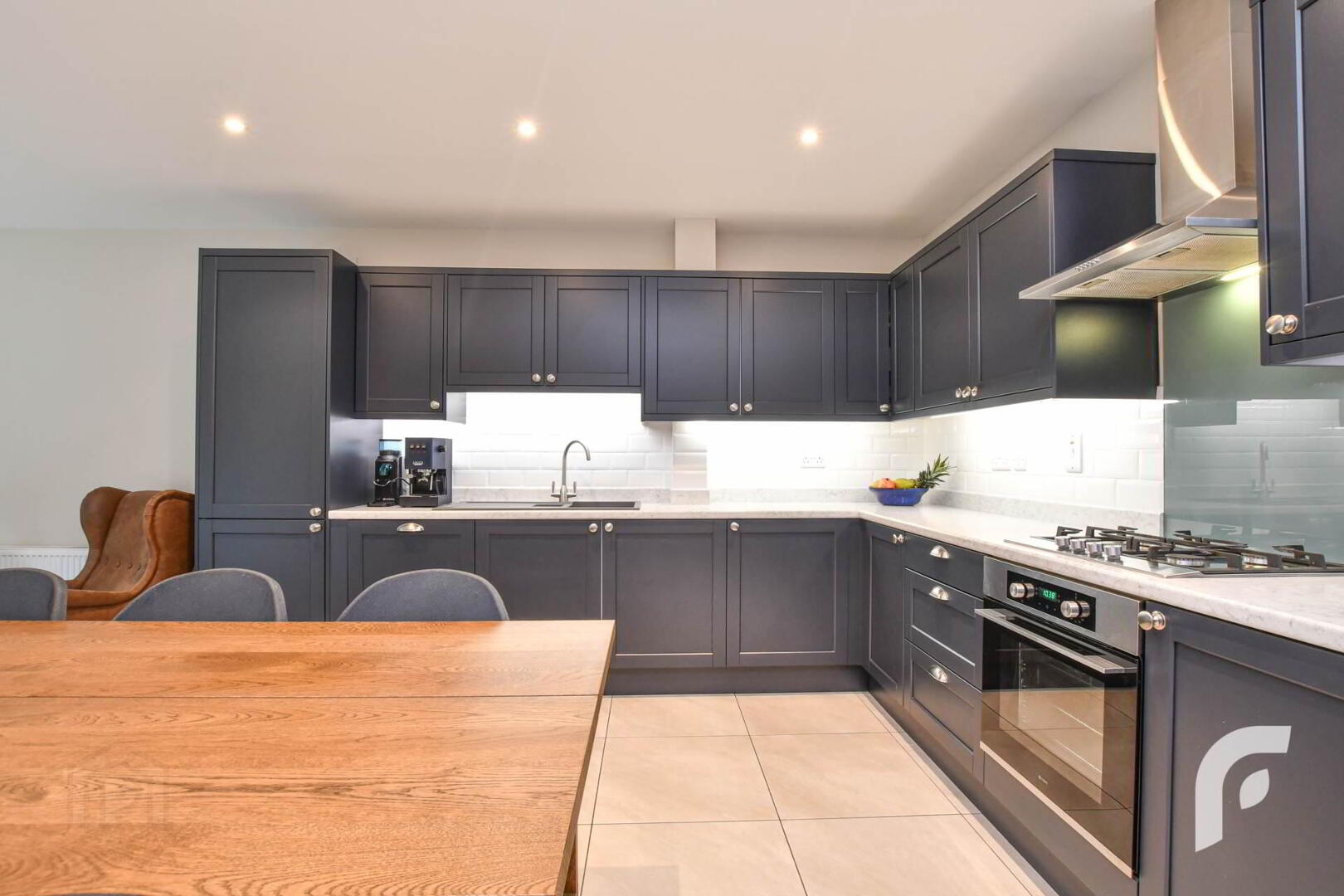 9 Oakfield Park 16 of 43