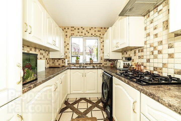 24 Cherrywood Close 9 of 17