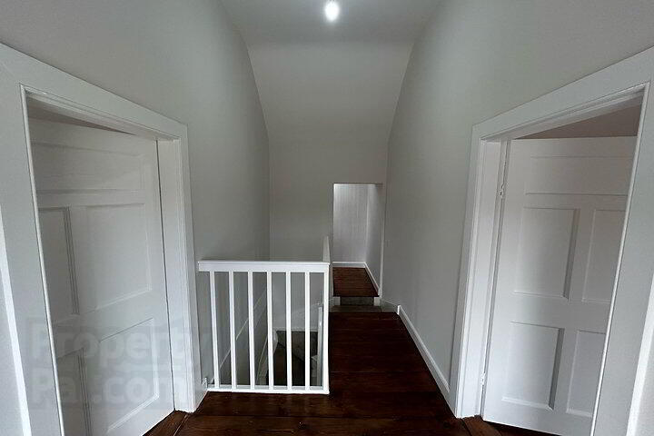 Barn Road 10 of 17
