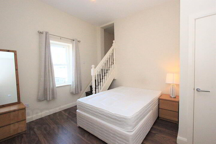 40b Saint Laurence Street 4 of 7