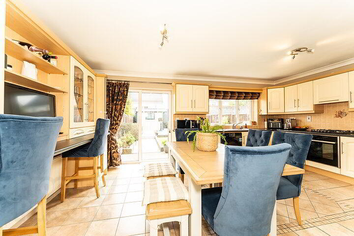 3 Rivervale Grove 4 of 20