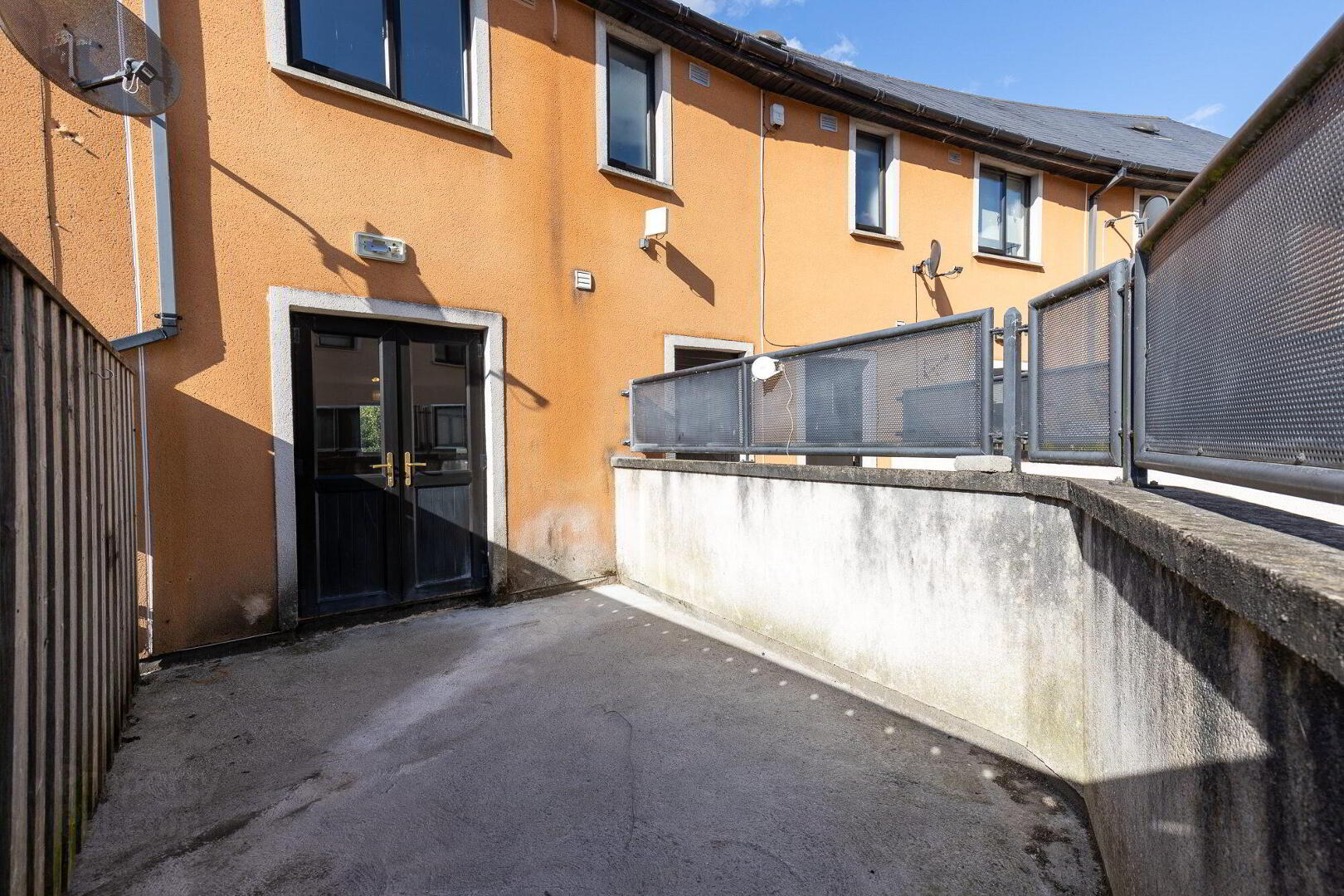 18 Castle Gate 5 of 27