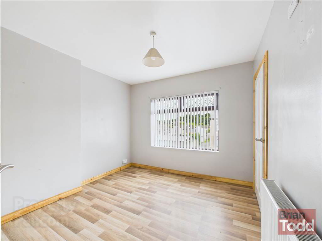Parkmount Avenue 8 of 13