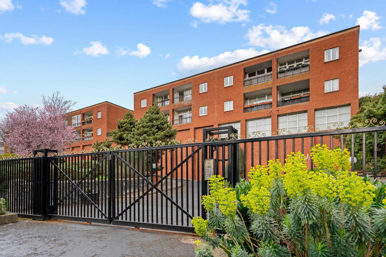 16 Northcliffe 1 of 28