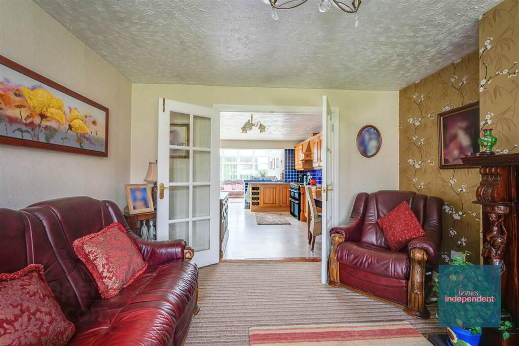 13 Wood Green Avenue 5 of 18