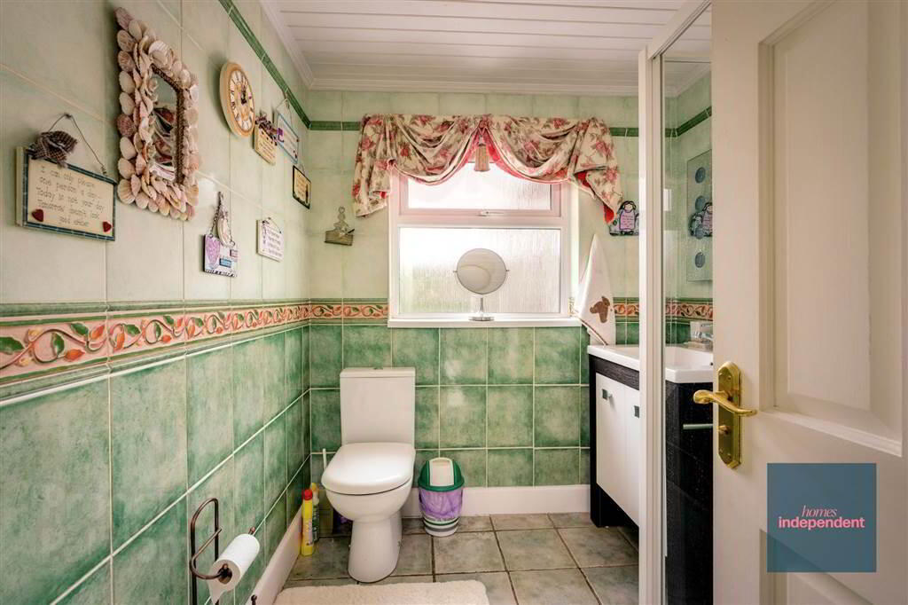 13 Wood Green Avenue 12 of 18