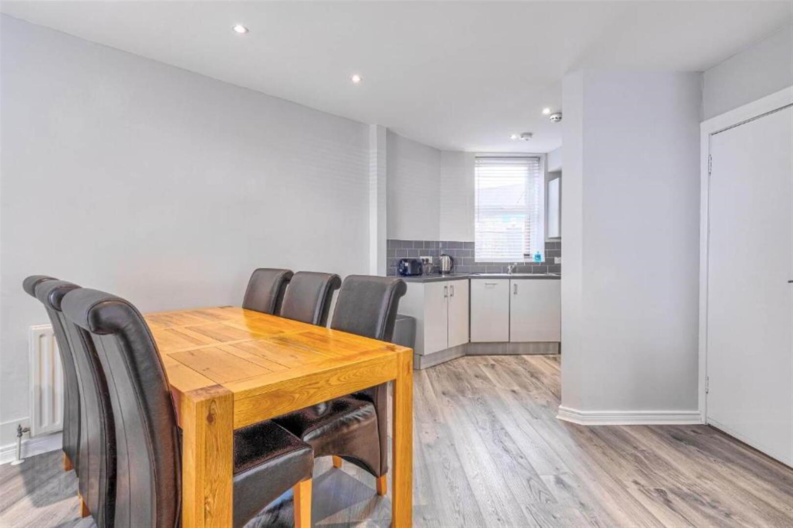 Apt 1, 2 Dunluce Avenue 5 of 14