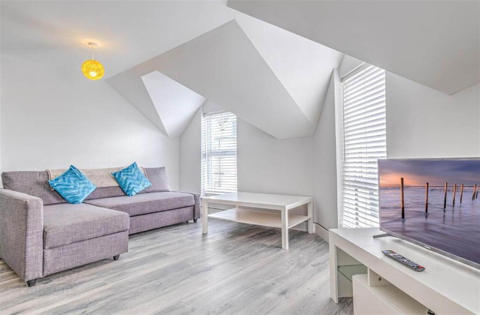 Apt 2, 2 Dunluce Avenue 3 of 15