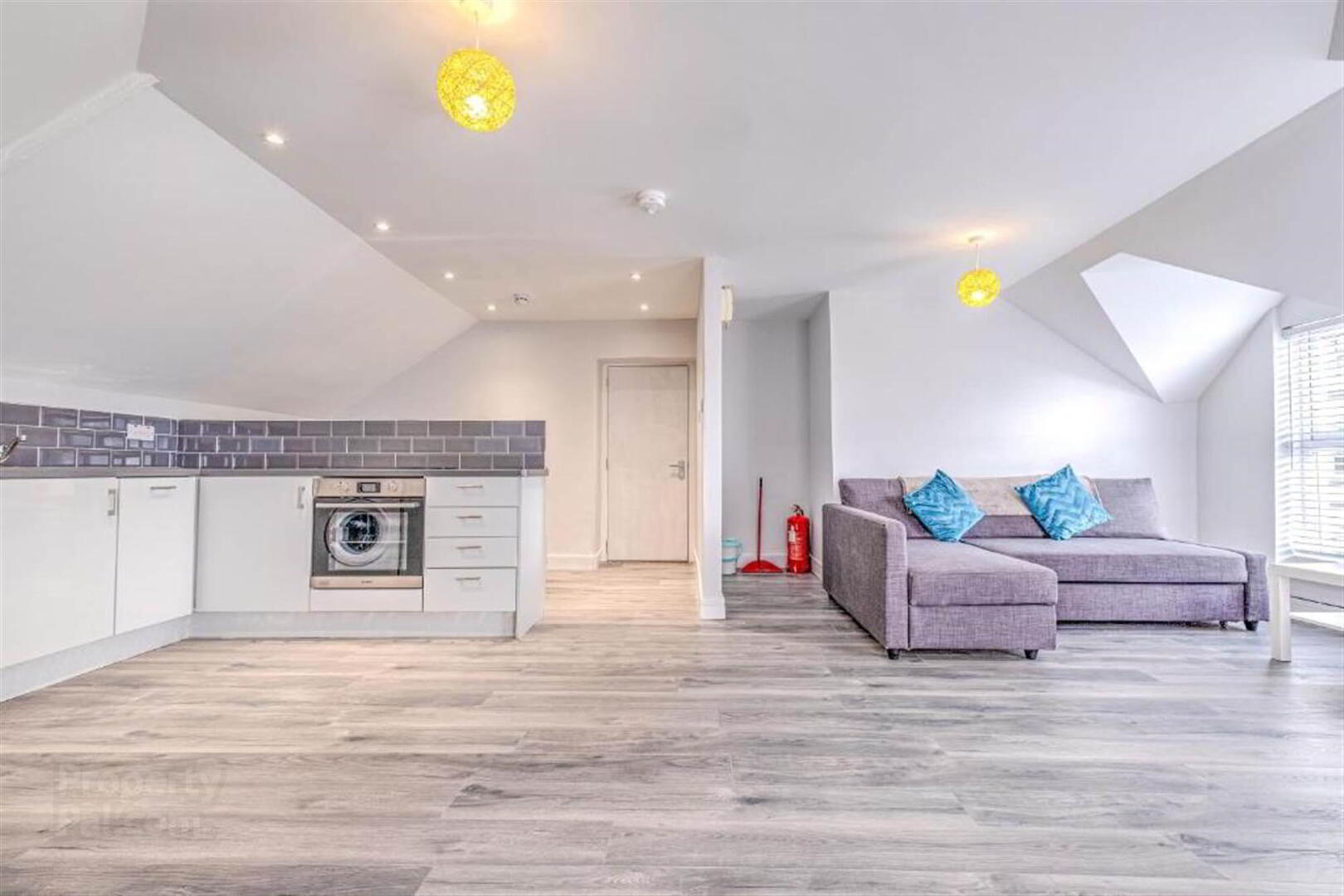 Apt 2, 2 Dunluce Avenue 6 of 15