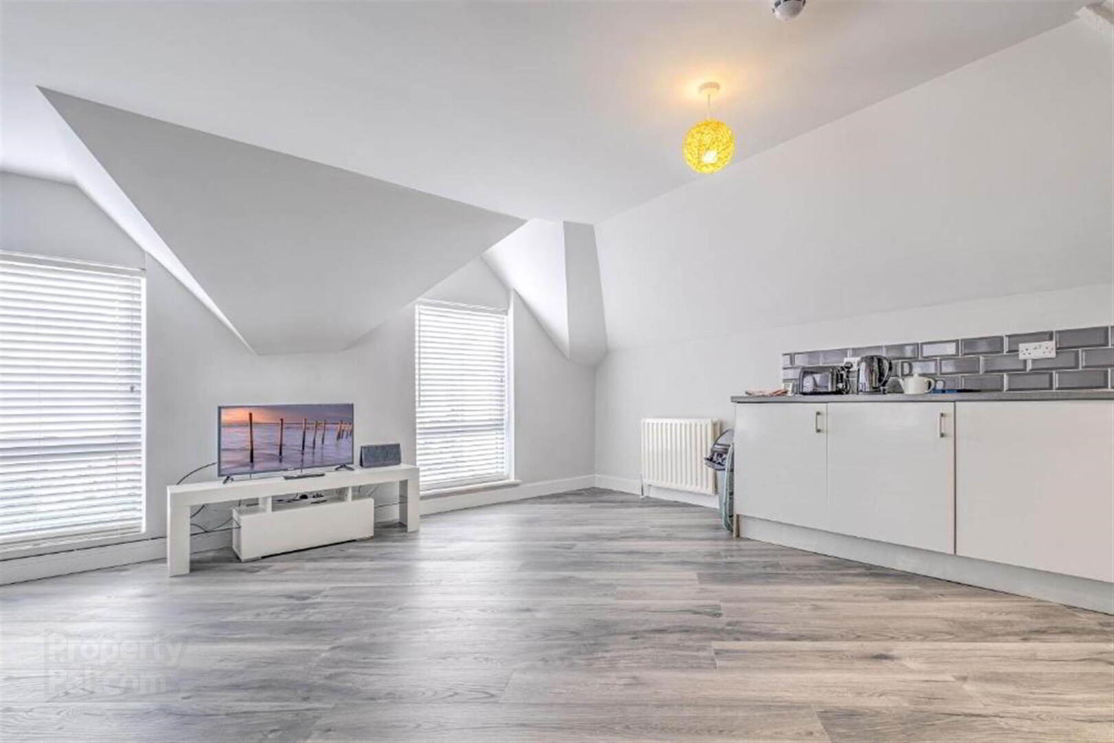 Apt 2, 2 Dunluce Avenue 7 of 15