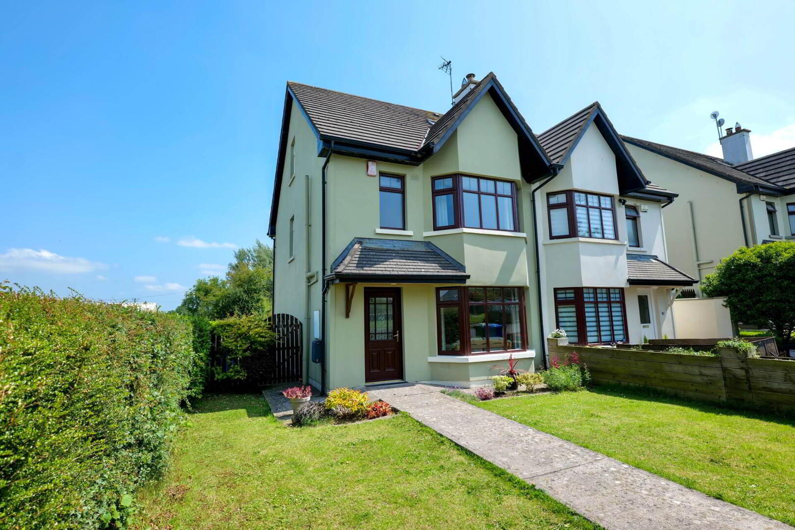 22 Meadowside 1 of 18