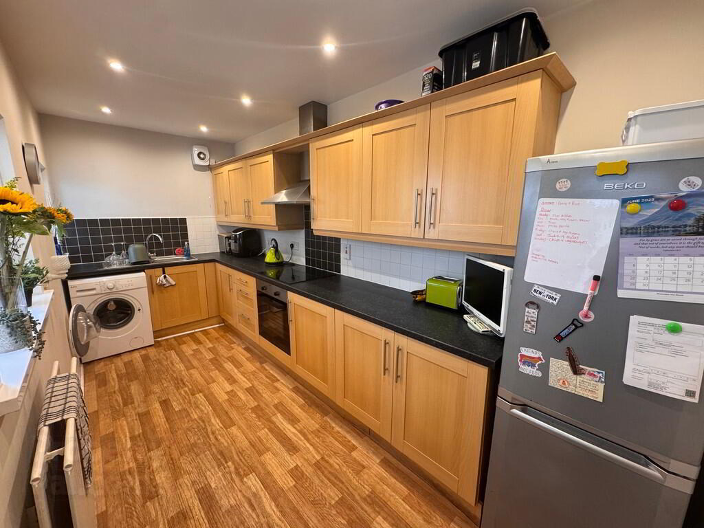 4 Laganvale Street 6 of 12