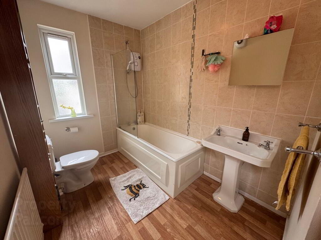 4 Laganvale Street 8 of 12