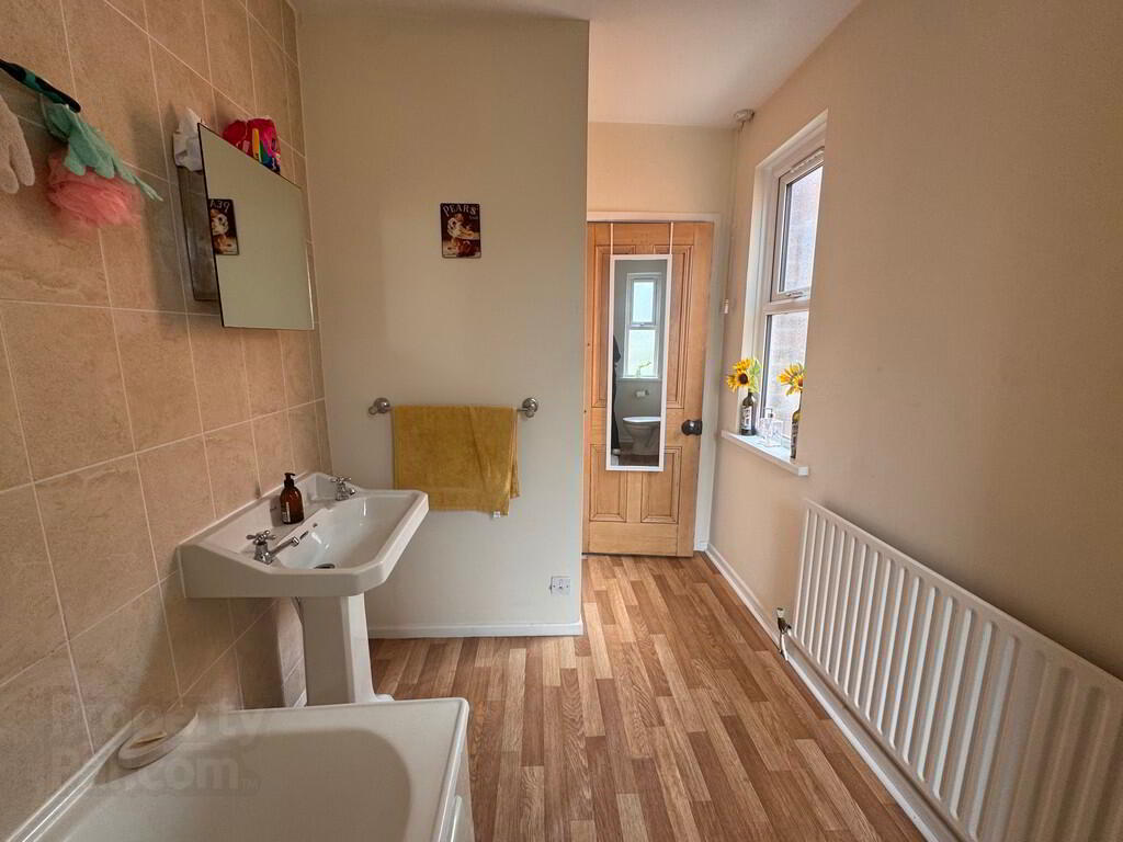4 Laganvale Street 9 of 12