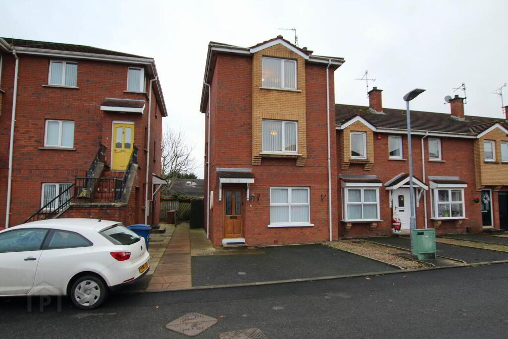 18 Sloanhill Mews 1 of 11