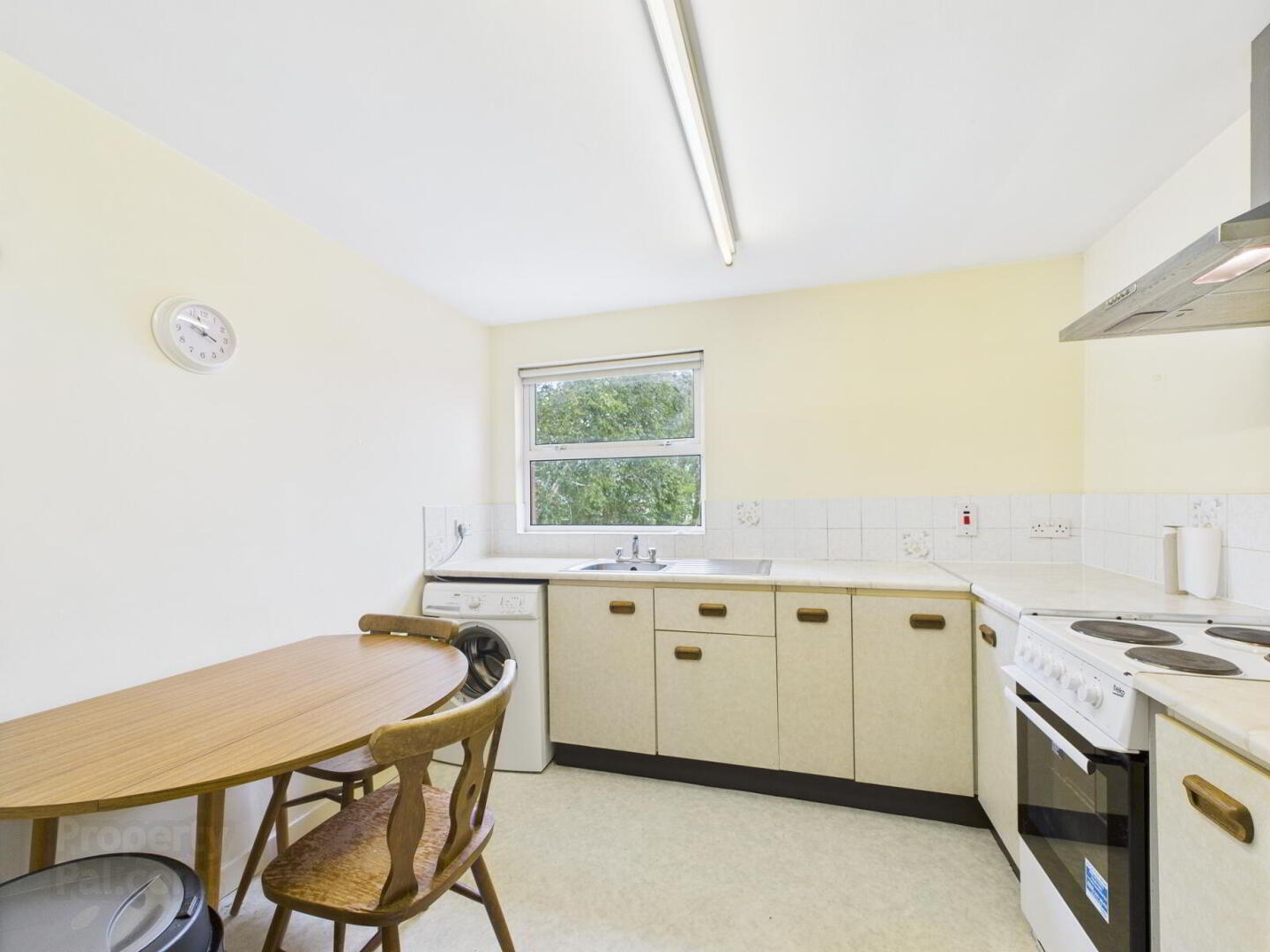 Flat 6, 90 Eglantine Avenue 5 of 10