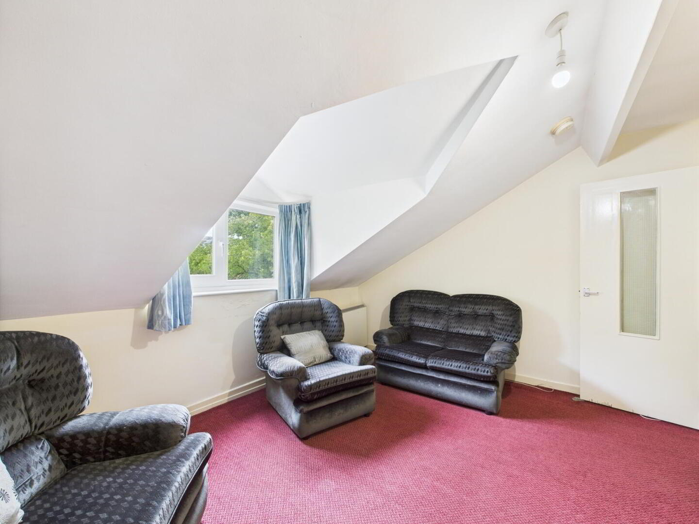 Flat 6, 90 Eglantine Avenue 3 of 10