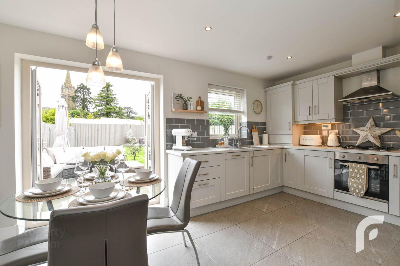 12 Loughshore Manor 16 of 41