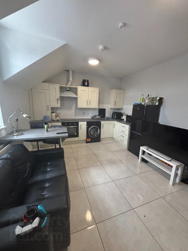 Apt 3, 23 Fitzroy Avenue 3 of 6