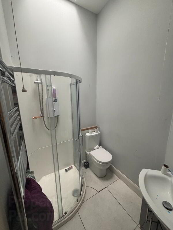Apt 3, 23 Fitzroy Avenue 4 of 6