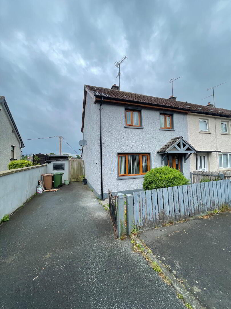 27 Stewarts Crescent 1 of 8