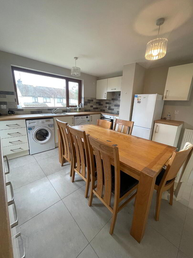 27 Stewarts Crescent 4 of 8