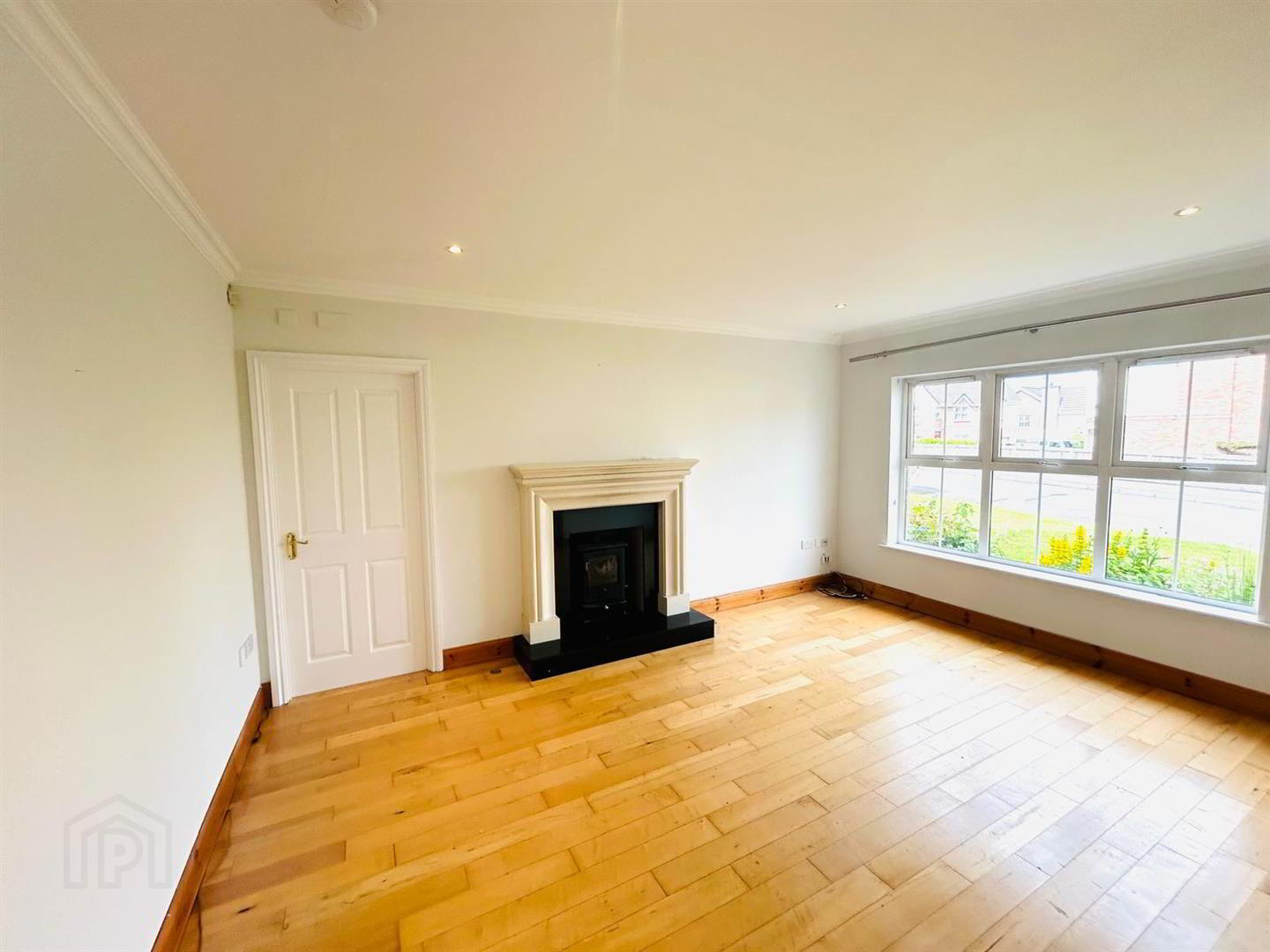 9 Waterfoot Park 3 of 15
