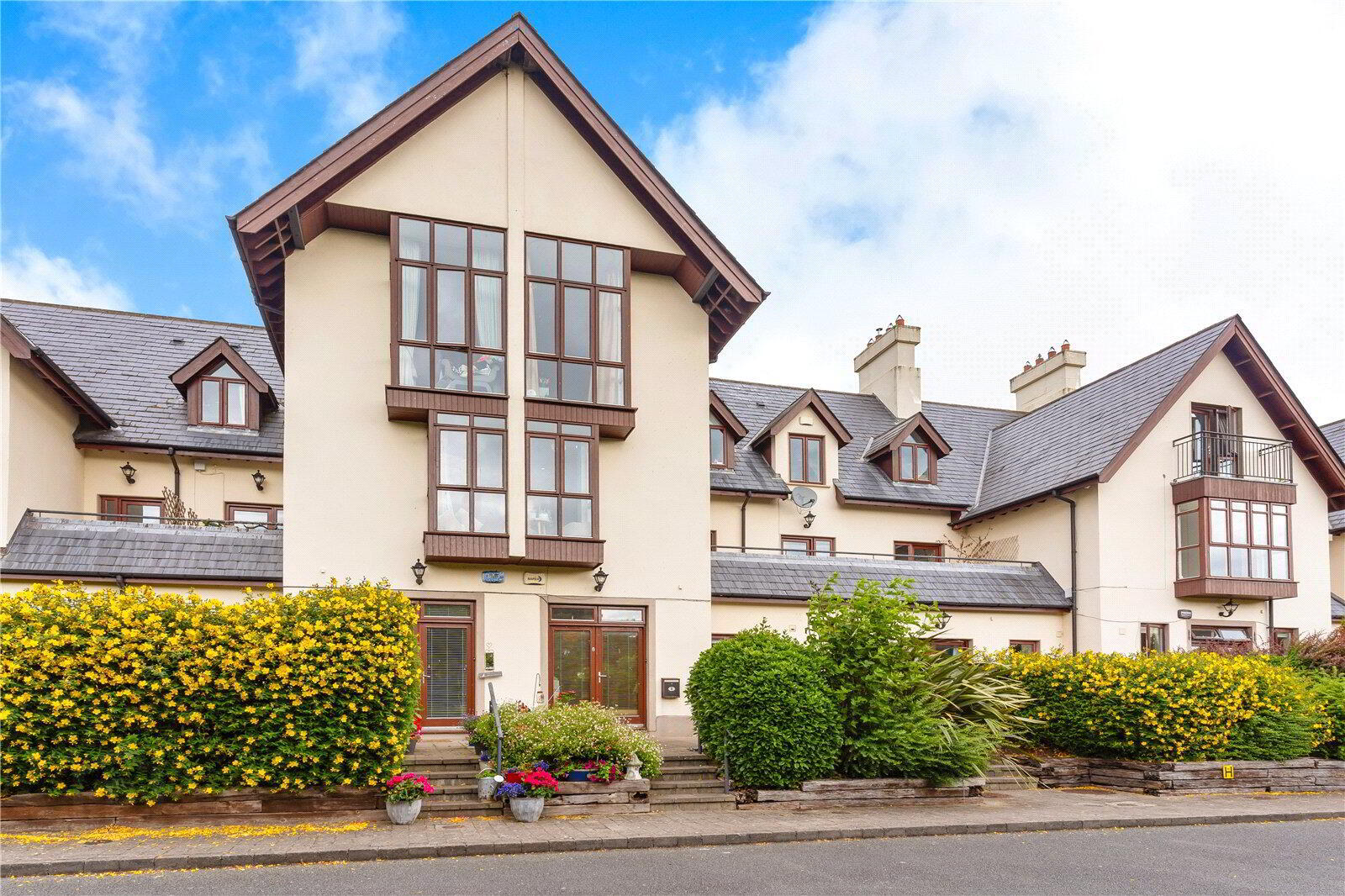8 Ferndale Court 1 of 11