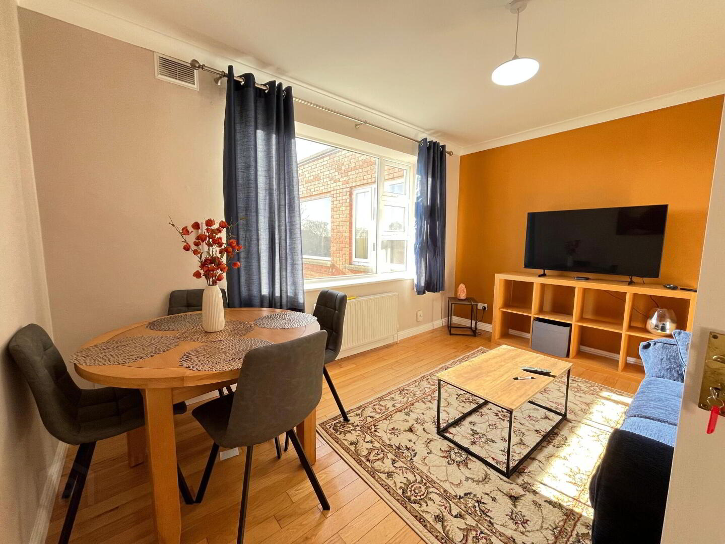 Glenwaverly Court 3 of 11