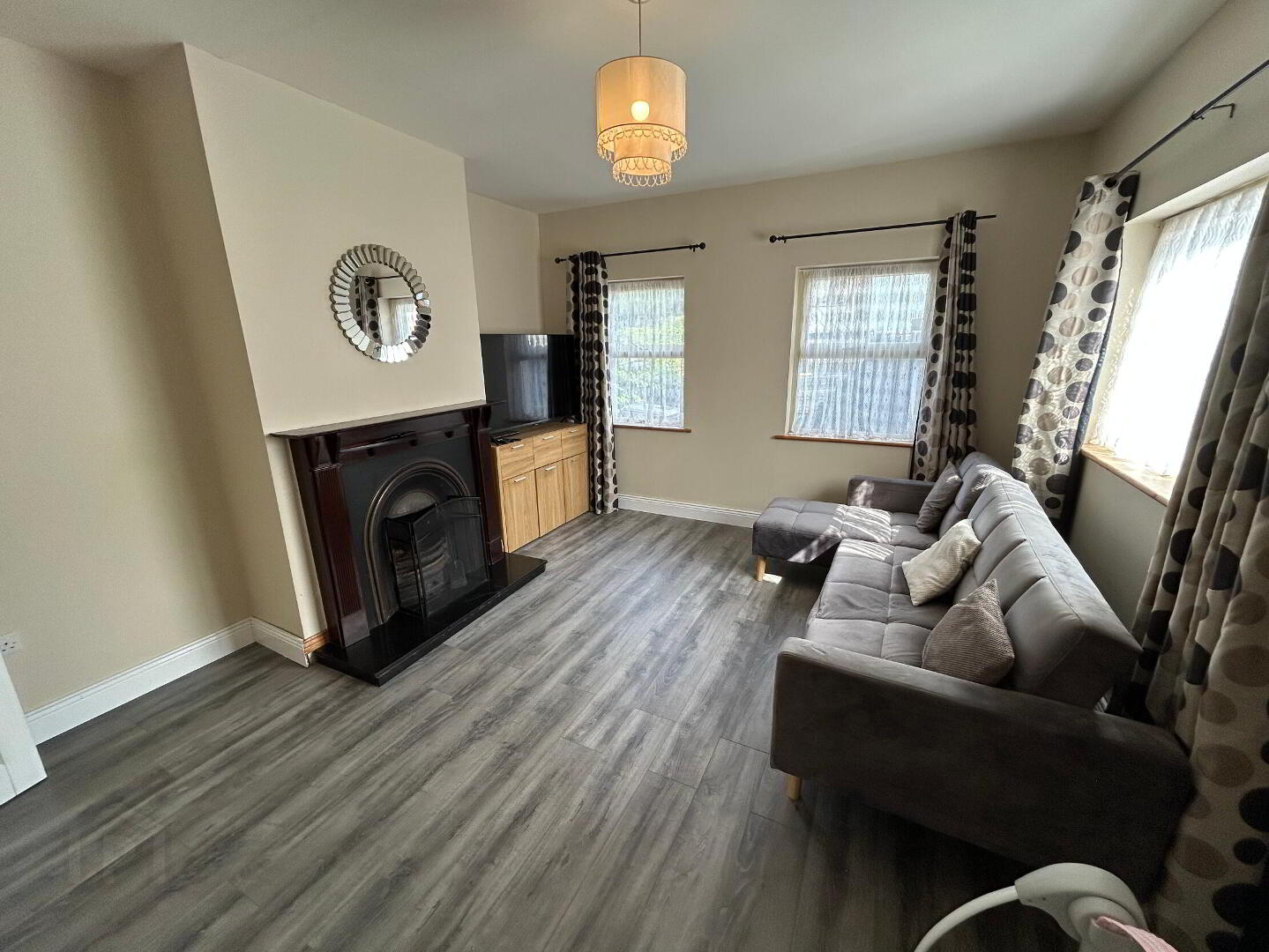 7 Oakwood 2 of 21