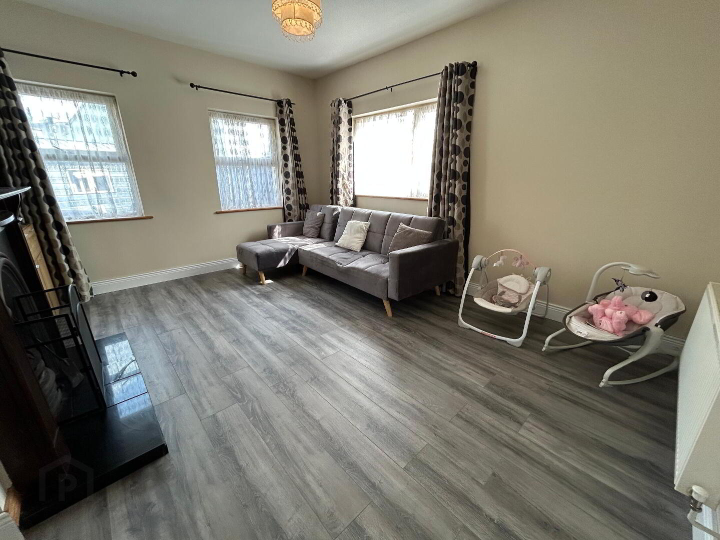 7 Oakwood 4 of 21